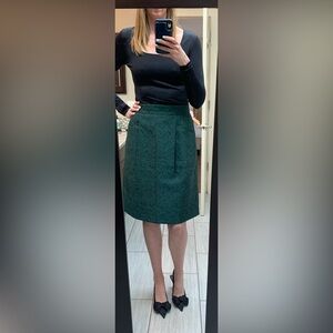Green pleated skirt with pockets